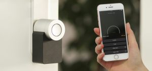 Slim deurslot voor inbraakbeveiliging van een appartement